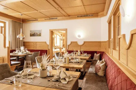 Hotel Bergcristall Отели в г. Нойштифт