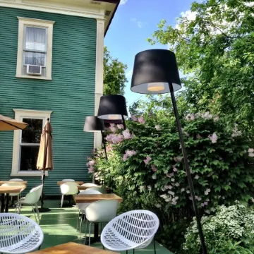 Le Pleasant Hôtel & Café