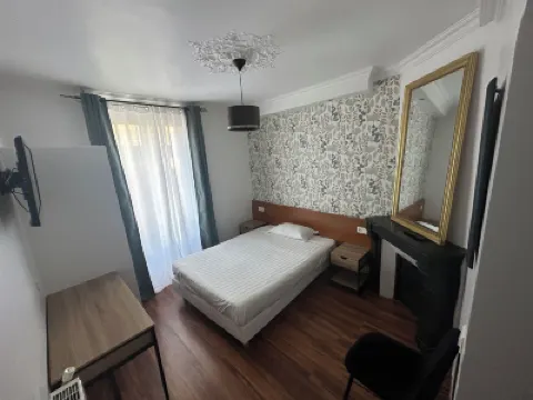 Hôtel Résidence Champerret Hotels near LVMH Fragrance Brands