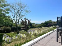 Charming house on the heights of St Jacques with sea view Hotels in 