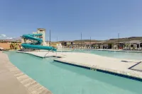 Lazy River, Arcade & Pickleball in Washington! - Pool