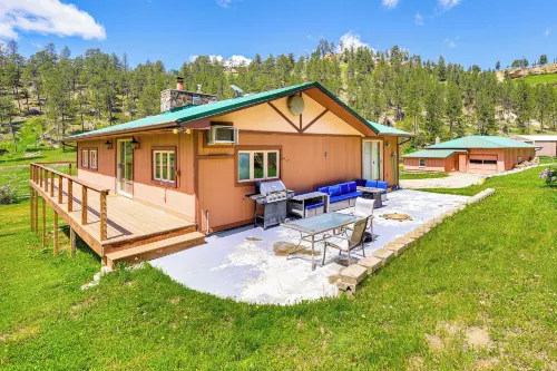 Wyoming Nature Retreat: 19 Mi to Devils Tower - parking