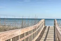 Pool & Tennis: Walkable Fernandina Beach Escape - Kæledyr tilladt