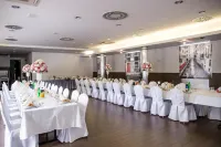 Hotel Walewscy - Bed and Breakfasts