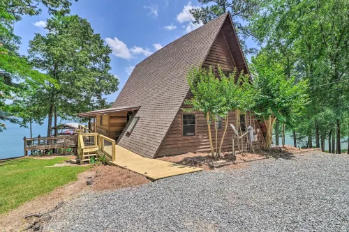 Lake Martin Cabin w/ Luxury Dock & Kayaks! - 3-Star