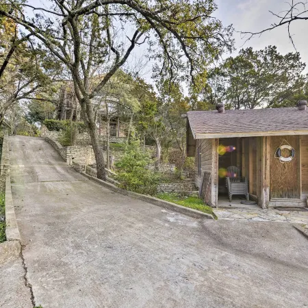 Bright n Breezy Waterfront Lake Granbury Getaway!