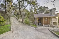 Bright n Breezy Waterfront Lake Granbury Getaway! - Kitchenette
