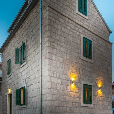 Split Oasis Studio Apartments Hotel dekat Bacvice Beach