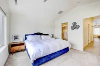 Beautiful Townhome - Steps to Downtown Boise! - Homestays