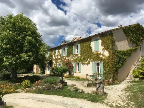 Maison d'hôtes la Ferme du Petit Ségriès à Moustiers Sainte Marie Hôtels à : Moustiers-Sainte-Marie