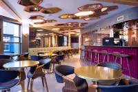 Pangea Pod Hotel - bar