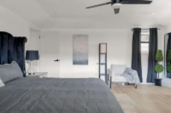 The Belvedere Pet Friendly Spacious Yard