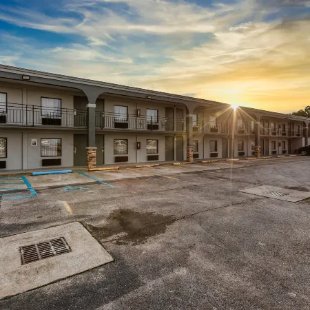 Clarion Pointe Decatur River City