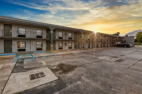Clarion Pointe Hotels in Decatur
