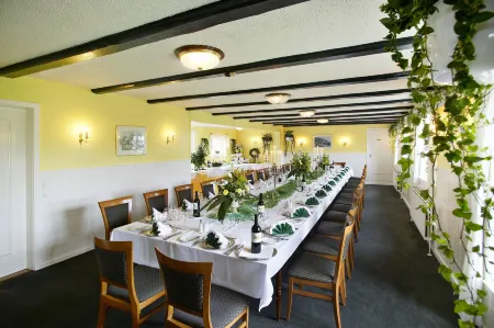 Hotel Fjordkroen Отели в г. Хаслев