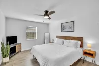 Relax and Unwind in 2 BR apt with Private Heated Pool Hotels in Sebastian