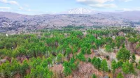 斯特拉頓度假：立減30%滑雪木屋，帶熱水浴池、火坑 & 池塘景觀