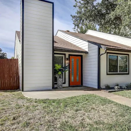 Stylish Allen Home Near Watters Creek Village