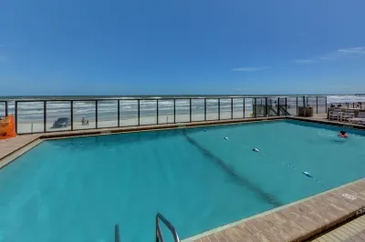 3-Bedroom Condo in Lovely Daytona Beach Shores with Amazing Views!