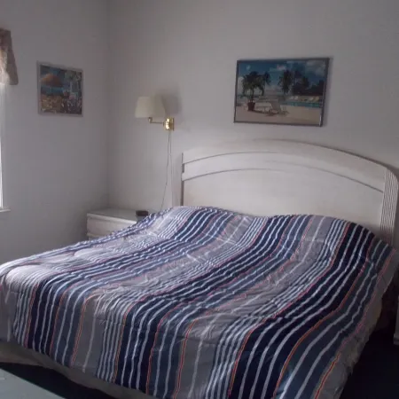 Top Floor with Balcony, with a Pool View, 4 Minutes to Beach