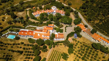 Hotel Horta da Moura Отели в г. Corval