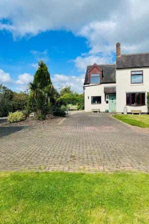 Kingsley Hollows Cottage Отели рядом с достопримечательностью «Brown Edge Village Hall»