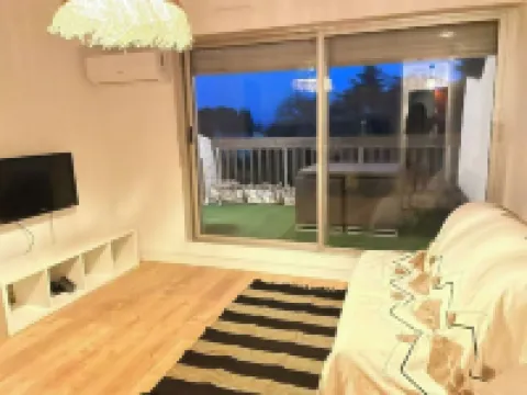 Cosy apartment with sea view and swimming pool