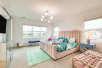 Sunburst by AvantStay Lakefront Mountain Views