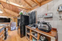 帶門廊的寧靜肯塔基鄉村小屋