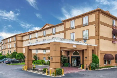 La Quinta Inn & Suites by Wyndham Memphis I-240