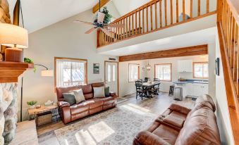 Roscommon Retreat w/ Deck ~ 1 Mile to Higgins Lake