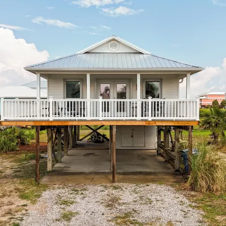 Gulf Shores Cottage w/ Water Views, Walk to Beach!