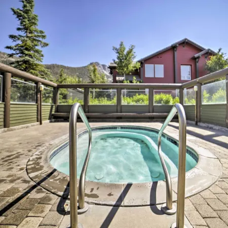 Mammoth Lakes Vacation Rental w/ Community Hot Tub