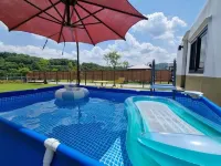 Jecheon Cheongpung Lake Caravan - ที่มีสระว่ายน้ำ