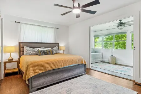 Tennessee Riverfront Cottage, HOT TUB on 3 Acres