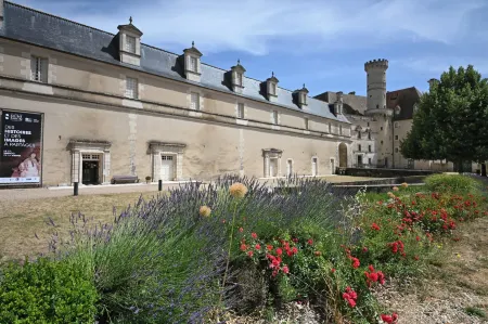 Le logis de l'abbaye de Saint Savin