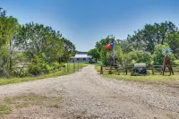 Recently Built Cabin w/ Pavilion in Granbury! - 4-Star