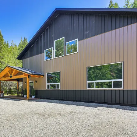 Relax, Reconnect & Explore: Modern Idaho House!