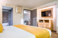 La Joya Hotel