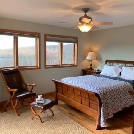 THE BLISS-Lake & Mountain View’s, 5 bedrooms 3 1/2 bathrooms in Lake Harmony.