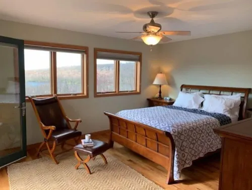 THE BLISS-Lake & Mountain View’s, 5 bedrooms 3 1/2 bathrooms in Lake Harmony.