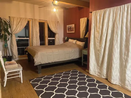 Unique and Marvelous Hideaway with the Cosmic Energy of Crestone! Отели в г. Сагуач Каунти