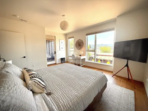 River Breeze - Modern luxury townhome, right in downtown w/panoramic river view.