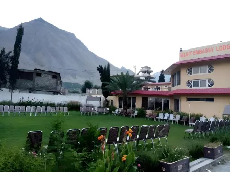 Gilgit Embassy Lodge Отели рядом с Аэропорт Гилгит
