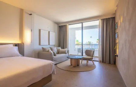 Bahia Principe Luxury Tenerife - Adults Only Отели рядом с достопримечательностью «Playa del Veril»