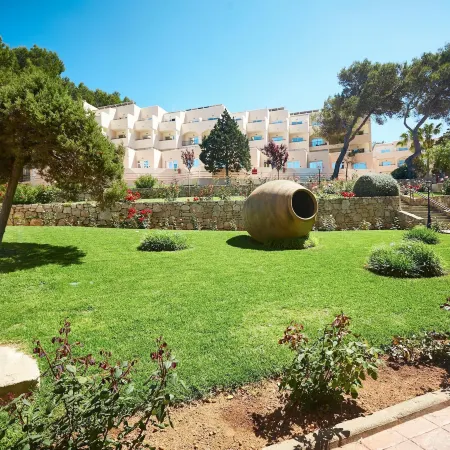 Invisa Hotel Club Cala Blanca