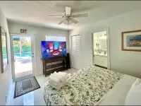 STUNNING LUXURY 5 BED BIG 50x25 POOL🔥HOT BIG JET SPA, MINUTES TO BEACH, GOLF!