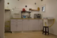 Cozy 1-bedroom apartment with a beautiful garden in Be'er Sheva with WiFi, AC