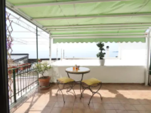 Casa Minu- cozy family home, street level and sea view-