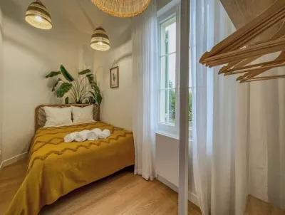 La Petite Libournaise Hotels near E.Leclerc Libourne